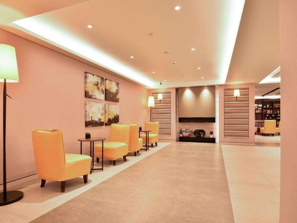 Home Inns Plus Shanghai Xujiahui Branch Exterior foto