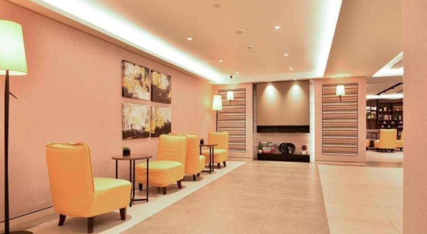 Home Inns Plus Shanghai Xujiahui Branch Exterior foto