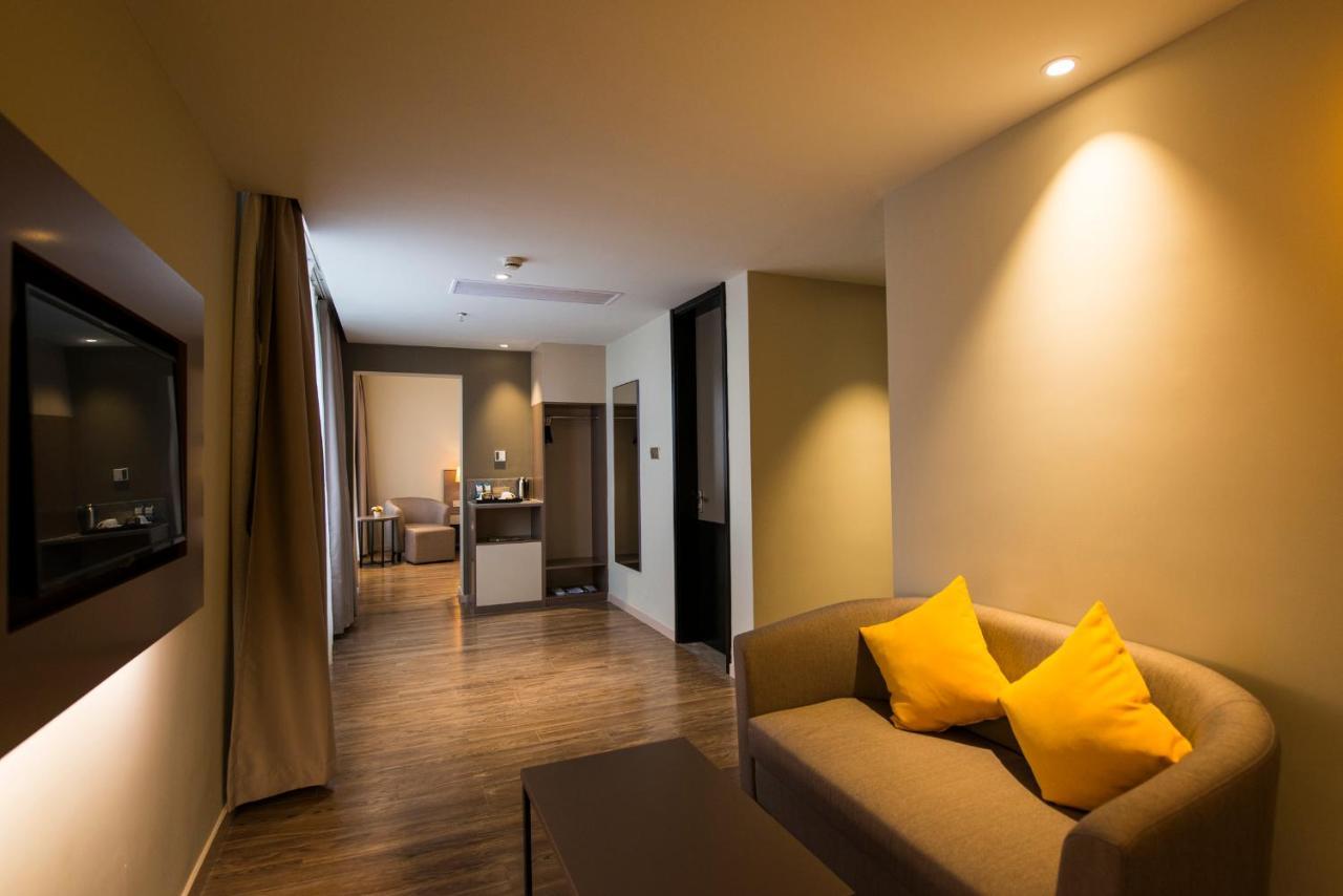 Home Inns Plus Shanghai Xujiahui Branch Exterior foto